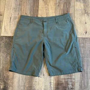 KUHL Trek Women’s Green 9” Shorts -Size 14
